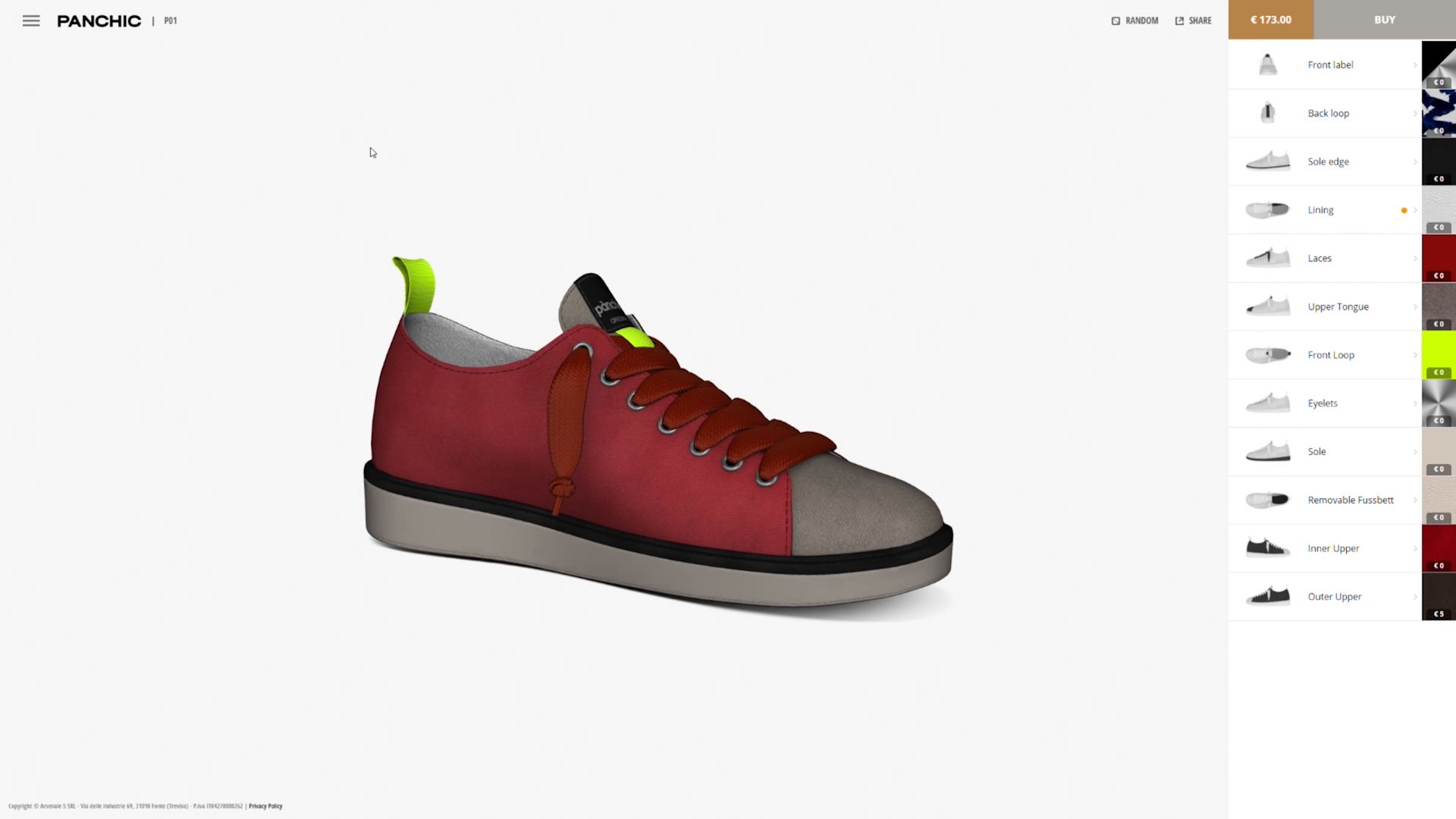 Un'interfaccia di configurazione di scarpe mostra una sneaker di colore rosso scuro con punta grigia e lacci rossi. La scarpa è presentata in una vista 3D su sfondo bianco. Sul lato destro, una colonna di opzioni permette la personalizzazione di vari componenti della scarpa, come "Front label", "Back loop", "Sole edge", "Lining", "Laces", "Upper Tongue", "Front Loop", "Eyelets", "Sole", "Removable Footbed", "Inner Upper" e "Outer Upper". Il prezzo "€ 173.00" è visibile in alto a destra, insieme a icone per salvare e condividere il design. In alto a sinistra, il logo "PANCHIC | P01" è presente.